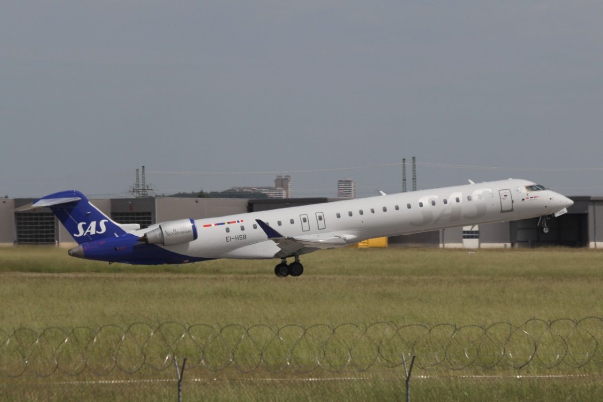EI-HSB            CRJ-900             SAS