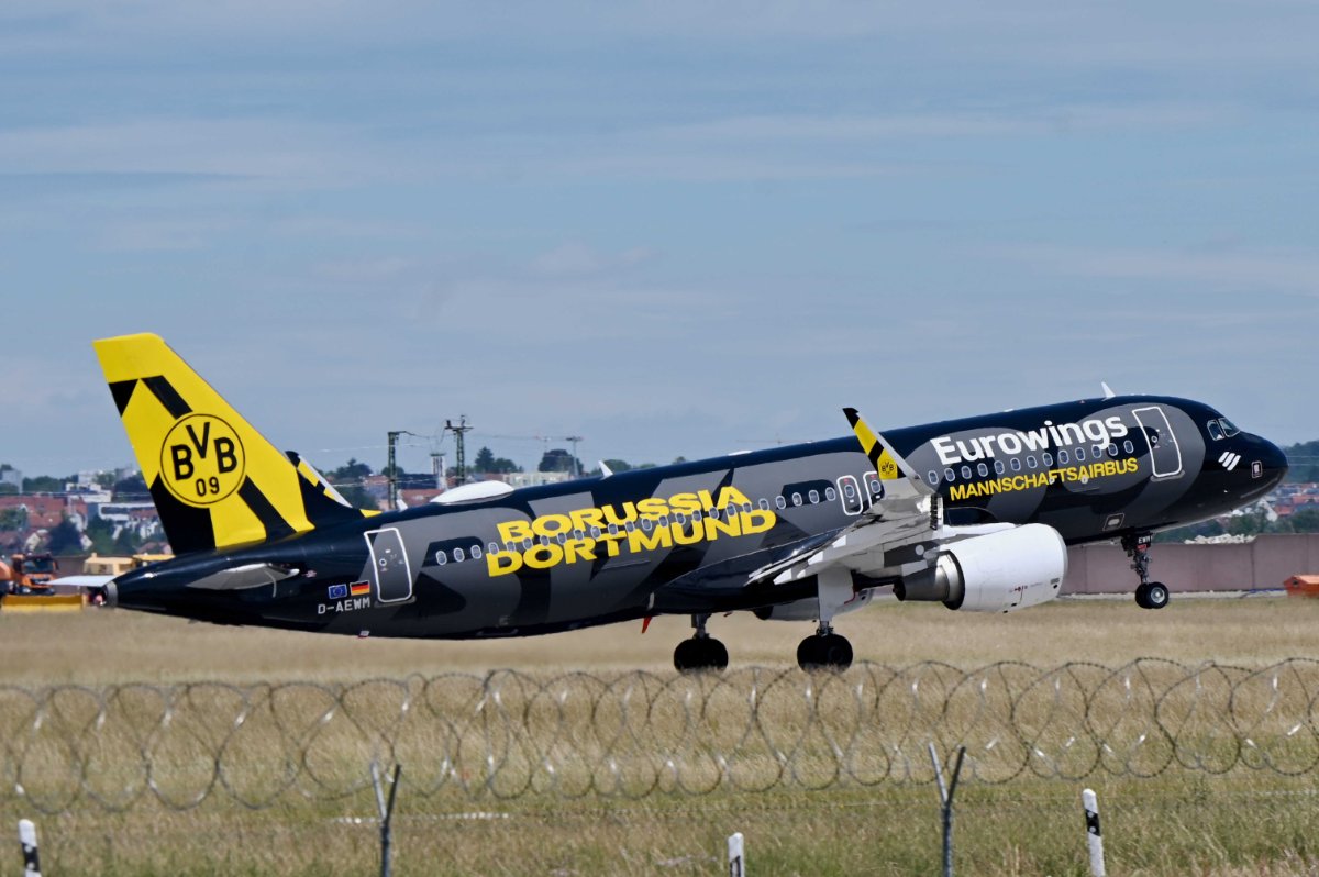 D-AEWM Eurowings Airbus A320-214.JPG