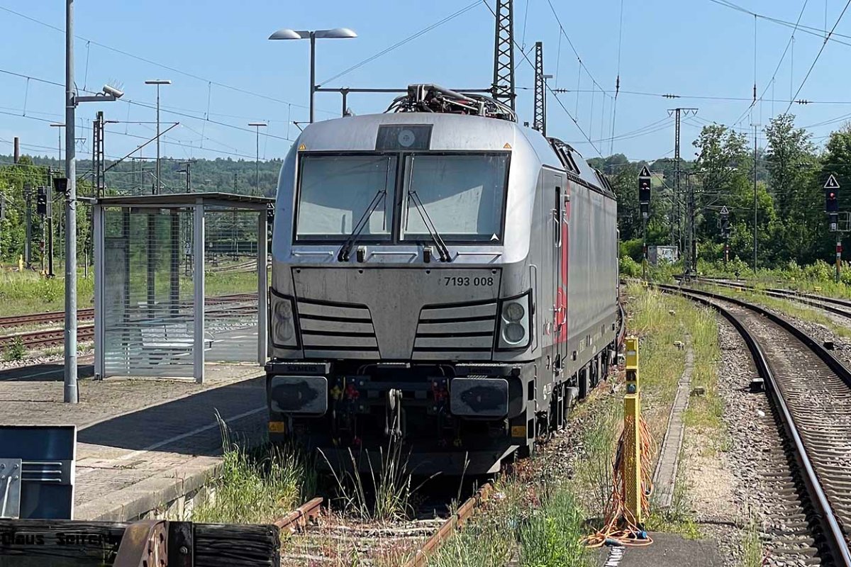 7193 008-8.jpg
