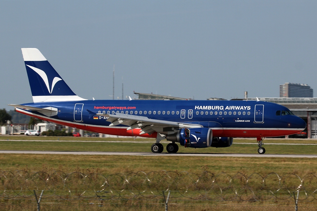 D-AHHB  Airbus A319-112  Hamburg Airways.JPG