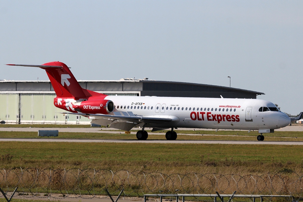 D-AFKB  Fokker 100 OLT Express  (Ex Contact Air).JPG