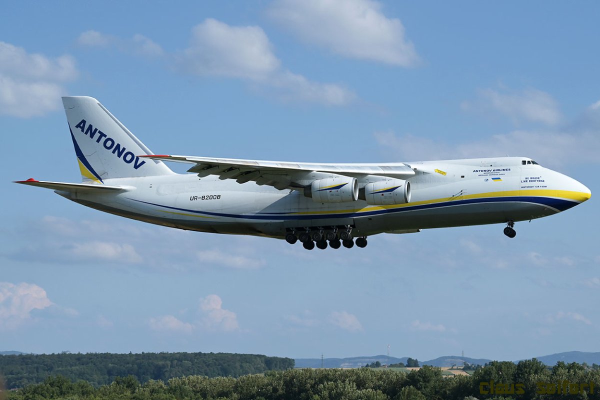 UR-82008.2.jpg