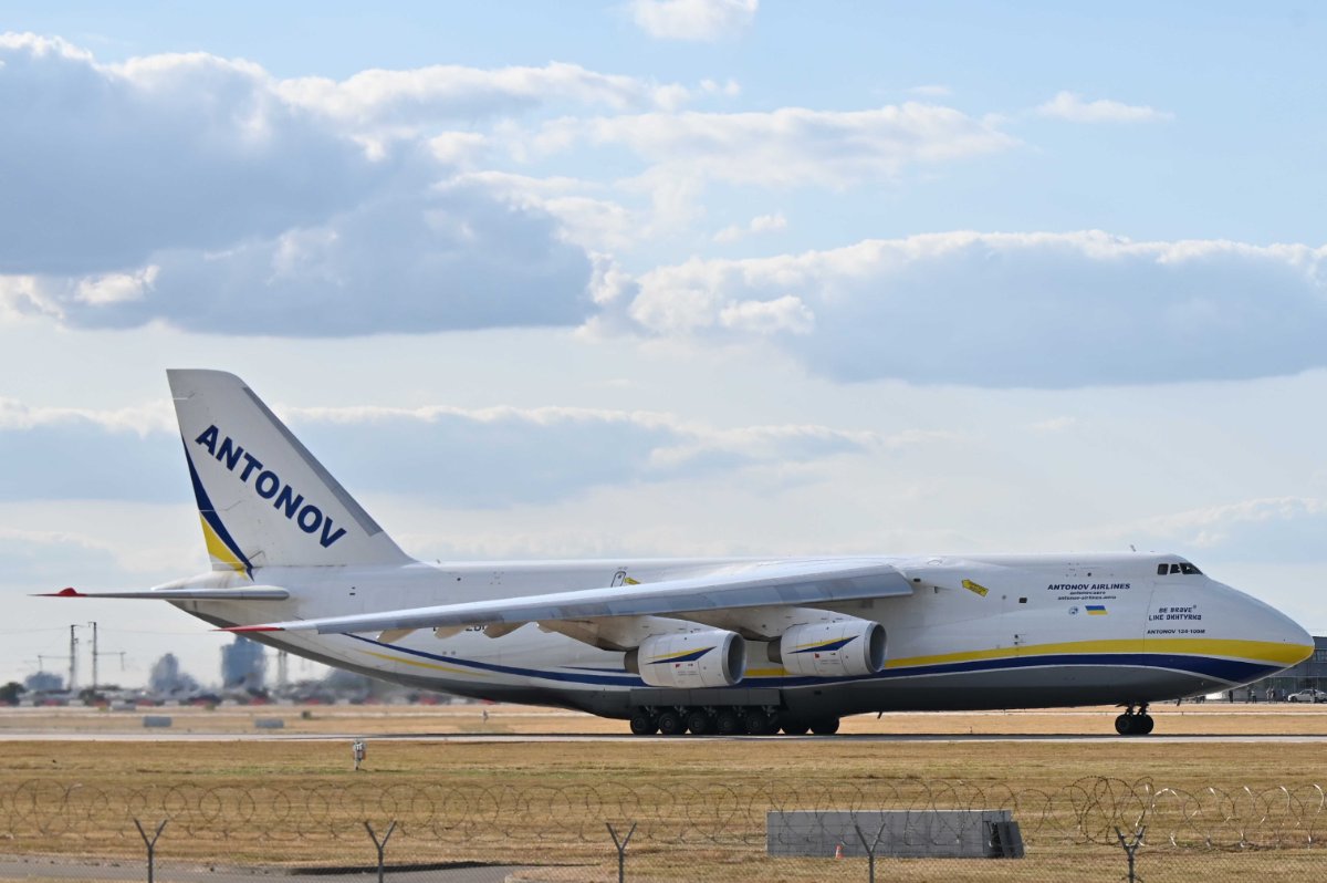 UR-82008 Antonov Airlines Antonov AN-124-100M 03.JPG