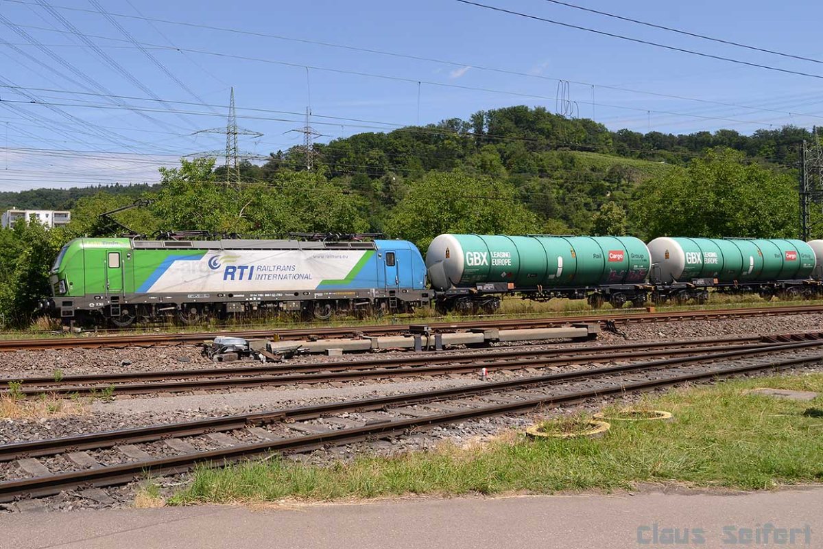 383 060-1.jpg
