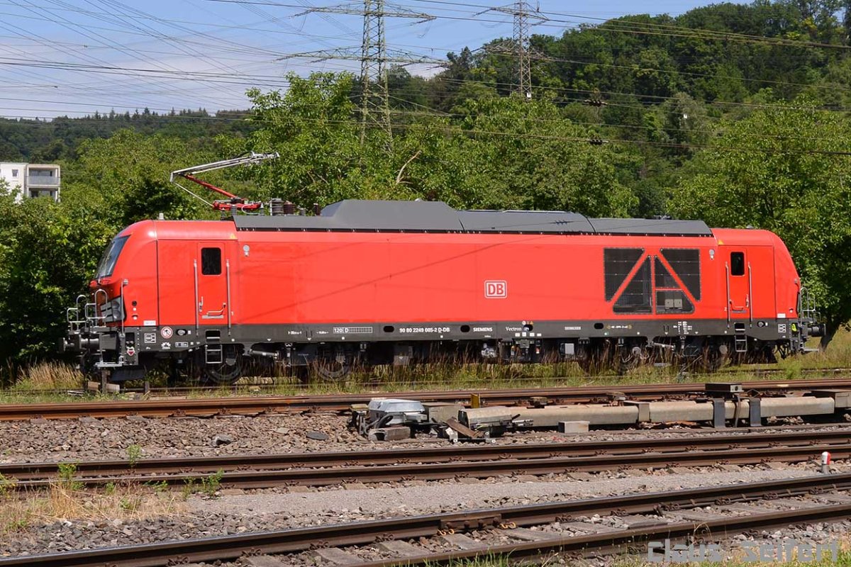 249 085-2.jpg