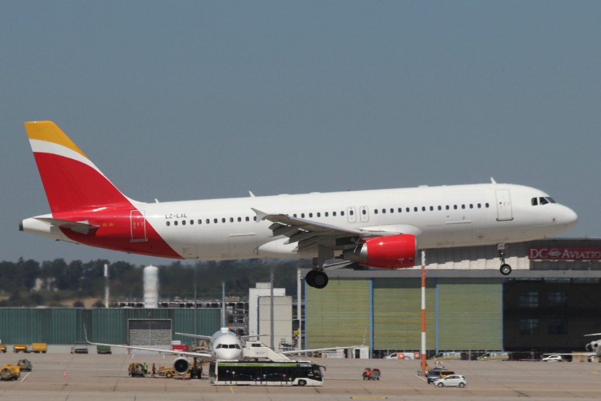 LZ-LAL        A320-214         EAC