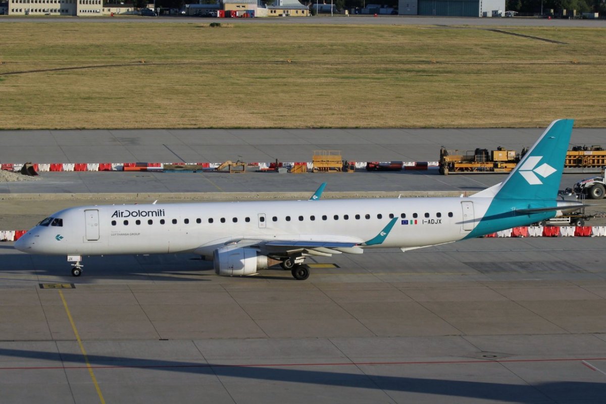 I-ADJX       Embraer E195LR       Air Dolomiti