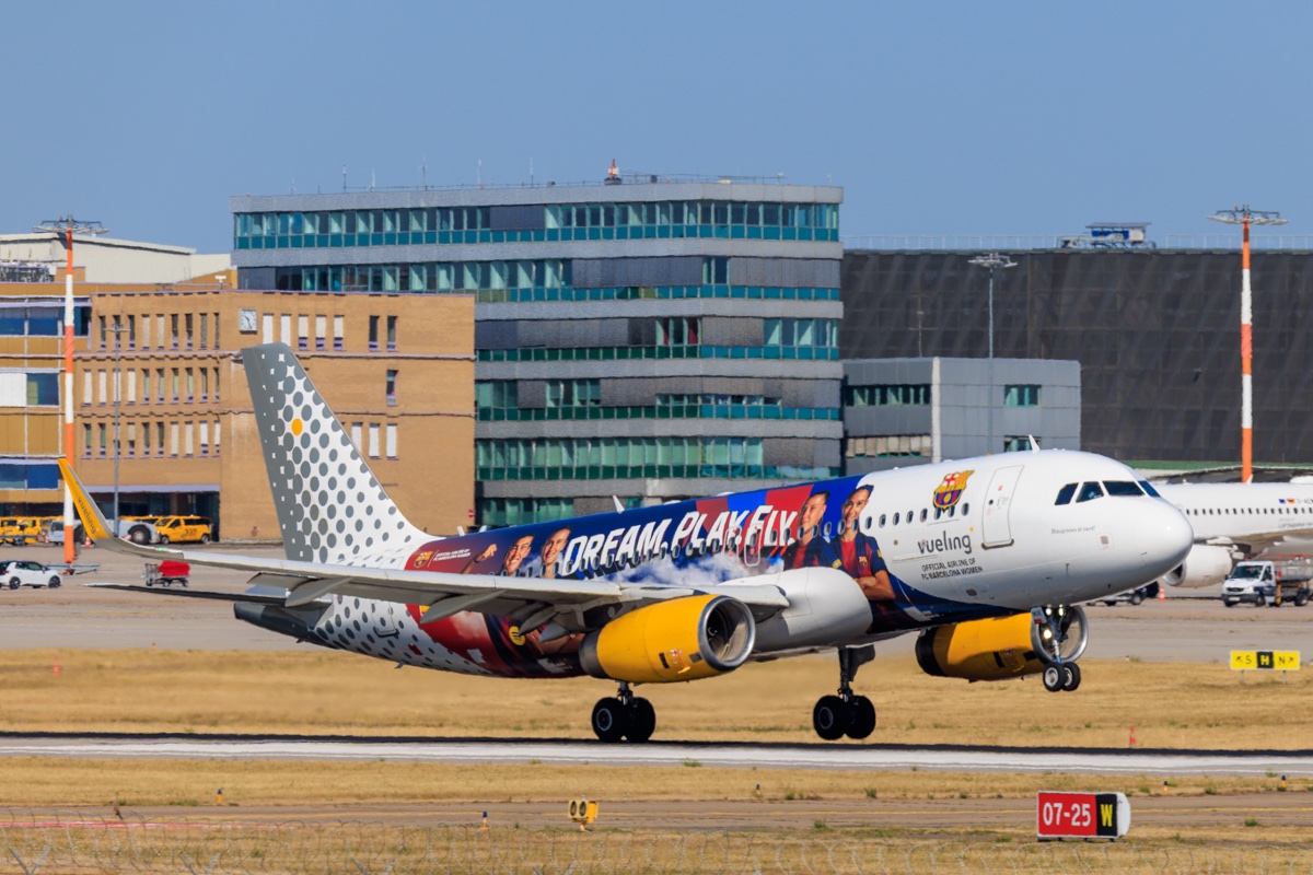 20260812-A320, EC-MQE, VLG.jpg