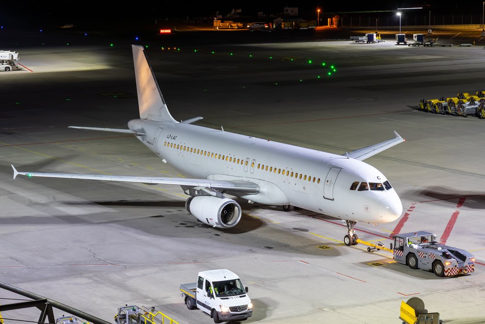 European Air Charter / LZ-LAC / Airbus A320-231