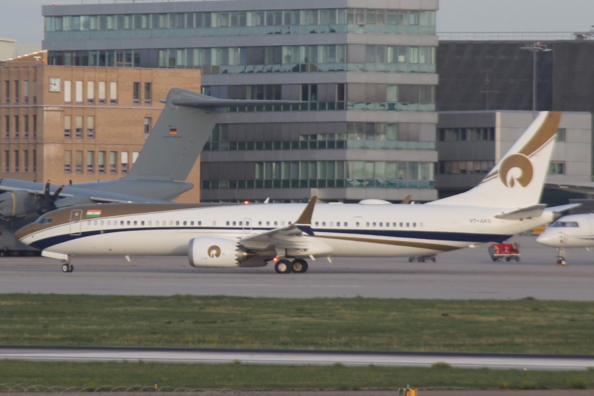 VT-AKV     737 MAX9       Reliance Industries