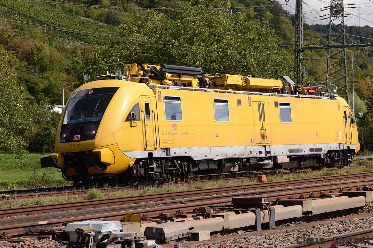 711 121 (436 062-0).jpg