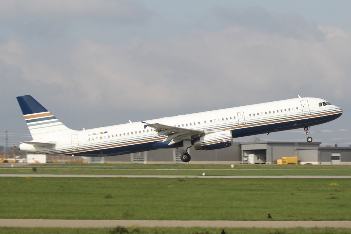 EC-NLJ          A321-231       Privilege Style