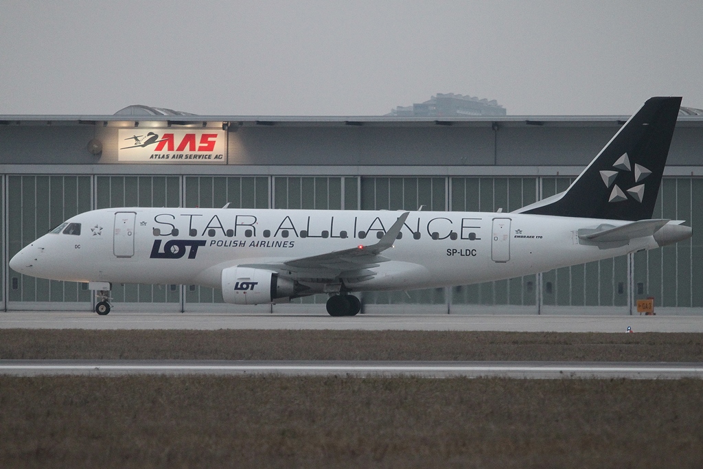 LOT Polish Airlines Embraer ERJ-170-100STD SP-LDC