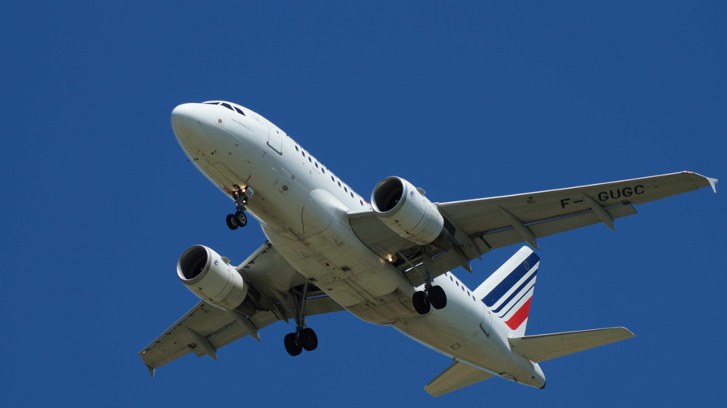 Air France A318 F-GUGC.JPG