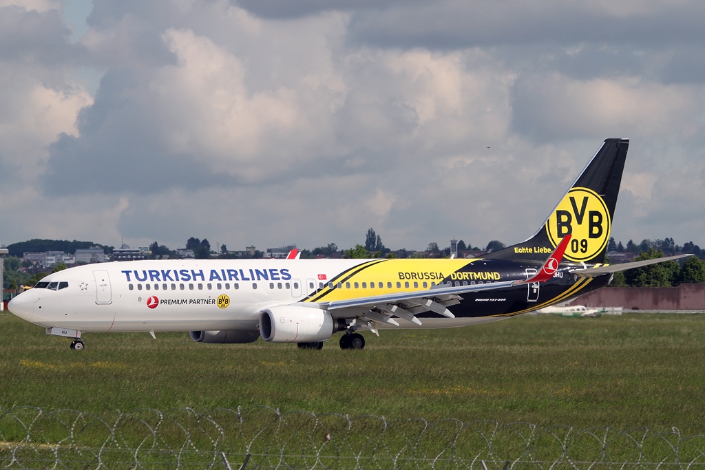 Turkish Airlines Boeing 737-8F2 TC-JHU