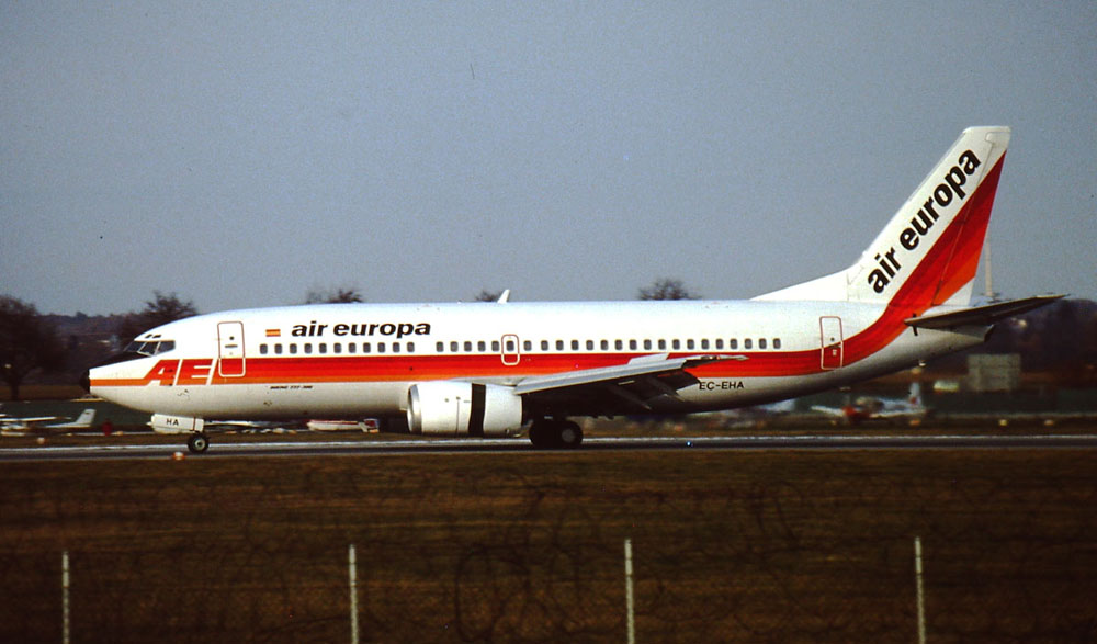 Air Europa EC-EHA, 737-3L9 am 26.11.1989