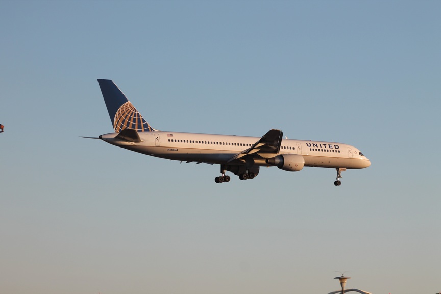 UNITED 757 200